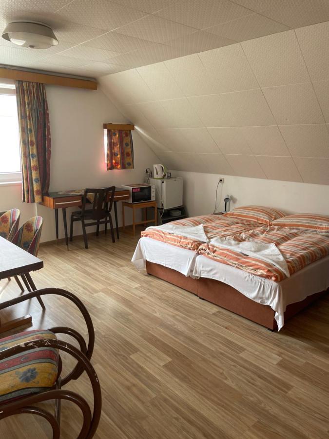 Hotel Penzion Fontana Náměšť nad Oslavou Zewnętrze zdjęcie